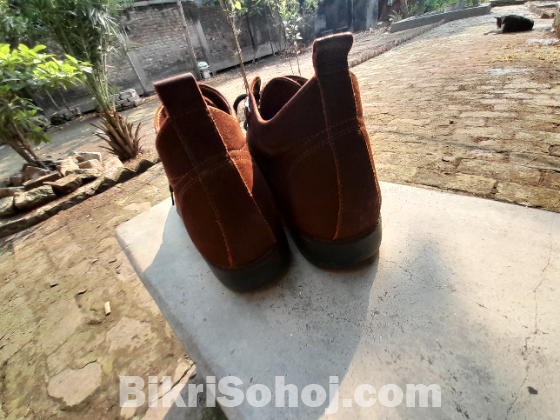 Dr. Martens এর অরজিনাল বুট।